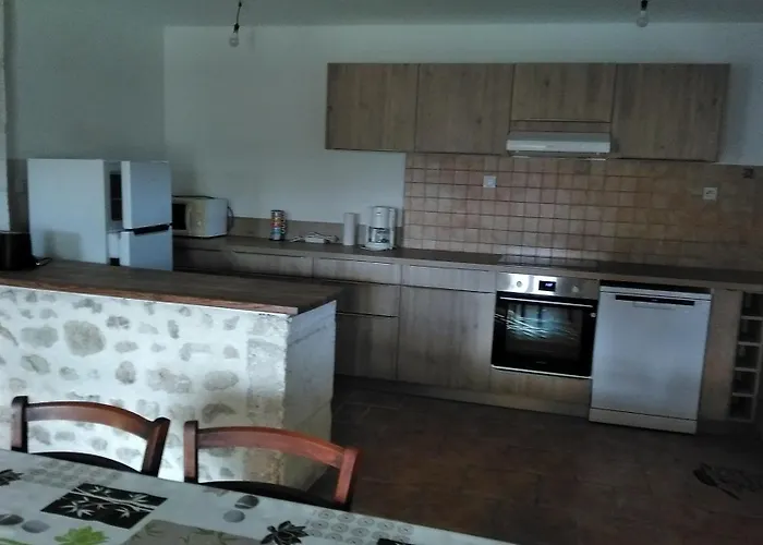 Le Gite De Mayac,16 Rue Du Four A Pain, 24600 Villetoureix France Holiday home